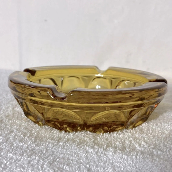 Vintage Anchor Hocking Fairfield Round Amber Glass Ashtray Trinket  Dish - Picture 2 of 13